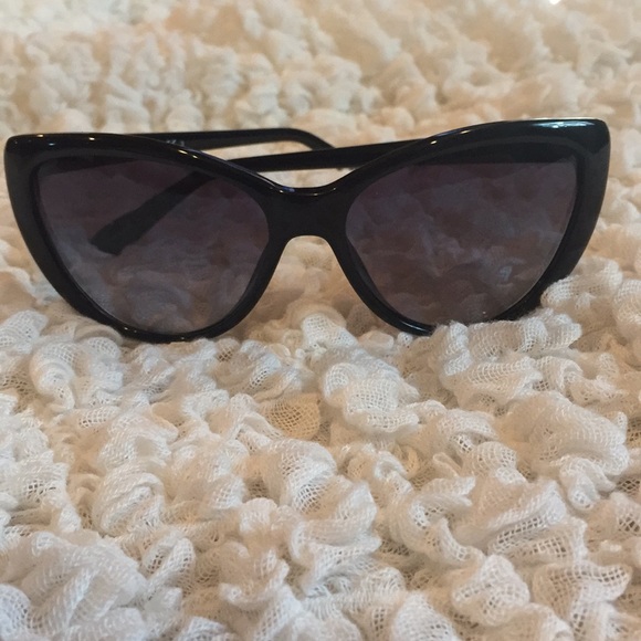 Kate Spade CatEye Sunglasses - Picture 1 of 4